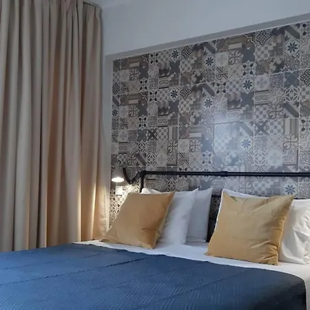 Rhodes Center Flat *